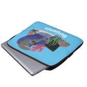 Hübscher Hai beim Fernsehen Cartoon Laptopschutzhülle (Vorne Knopf)