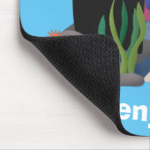 Hübscher Hai beim Fernsehen Cartoon Mousepad (Ecke)