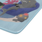 Hübscher Hai beim Fernsehen Cartoon Schneidebrett (Ecke)