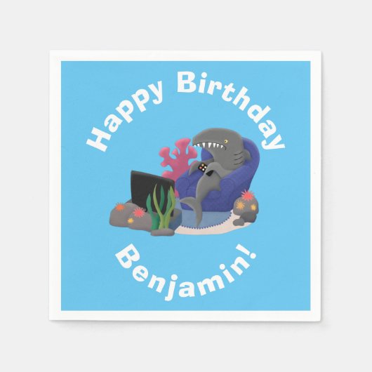 Hübscher Hai beim Fernsehen Cartoon Serviette (Vorderseite)