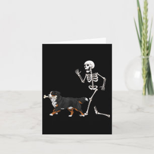 Hübscher Halloween Berner Hund und Skelett Karte
