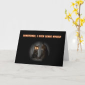 Hübscher Halloween-Kartenkater mit beängstigend le Karte (Gelbe Blume)