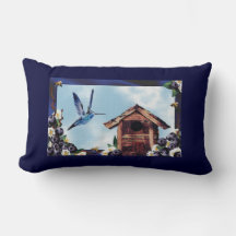 Hübscher Hummingbird, Birdhouse und Blueberries