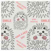 Hübscher Igel und positives Textmuster Stoff (Nahaufnahme)