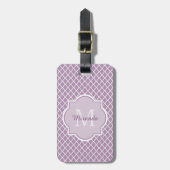 Hübscher Lavendel lila Quatrefoil mit Monogramm Gepäckanhänger (Vorderseite vertikal)
