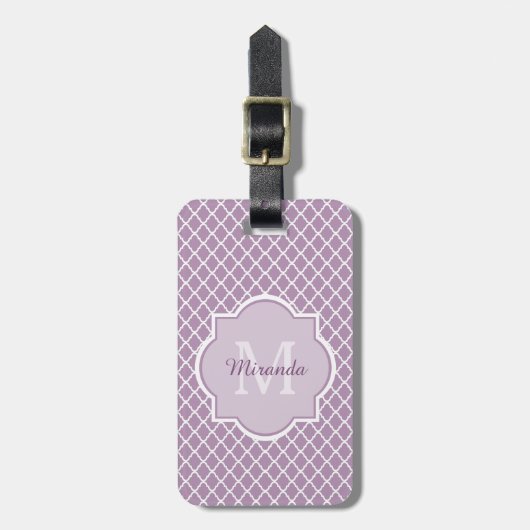 Hübscher Lavendel lila Quatrefoil mit Monogramm Gepäckanhänger (Vorderseite vertikal)