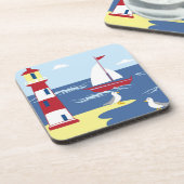 Hübscher Leuchtturm und Boot an der Küste Kunst Getränkeuntersetzer (Linke Seite)