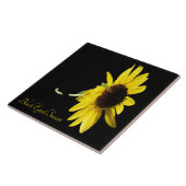 Hübscher mit Augen schwarzer Sushan auf schwarz Fliese (Seite)