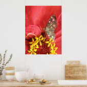 Hübscher Moth auf Red Blume Print Poster (Küche)