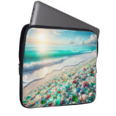 Hübscher Ocean Beach mit Sea Glass Laptopschutzhülle (Vorne Rechts)