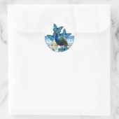Hübscher Pfau und blaue Schmetterlinge Runder Aufkleber (Tasche)