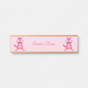Hübscher rosa Baby-Mädchen-Fuchs mit individuellem Türschild