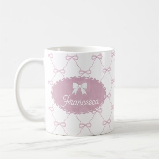 Hübscher rosa Bow Grandmillennial Style Kaffeetasse (Links)