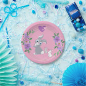 Hübscher rosa Osterhase mit Babys Pappteller (Party)