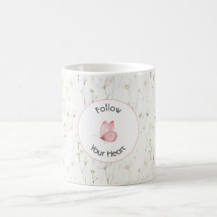Hübscher rosafarbener floraler Schmetterling   Kaffeetasse