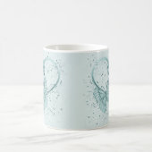 Hübscher Schmetterling, Herz und Paint-Spritzer in Kaffeetasse (Mittel)