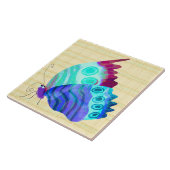 Hübscher Schmetterling in blauer Keramikfliese (Seite)