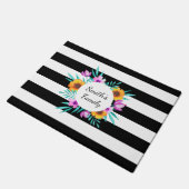 Hübscher Schwarz-Weiß-Streifen Blumenbeschriftung Fußmatte (Schrägansicht)