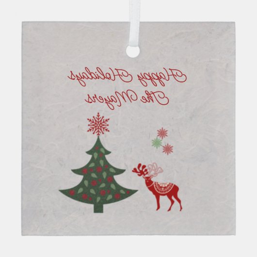 Hübscher Weihnachtsbaum und Roter Rentier Ornament Aus Glas (Rückseite)