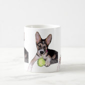 Hübscher Welpe mit Ball Kaffeetasse (Mittel)