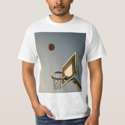 Hübsches Basketballgeschenk T-Shirt (Vorderseite)
