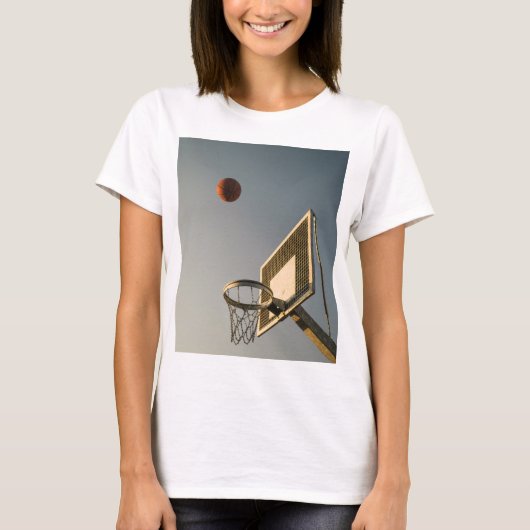 Hübsches Basketballgeschenk T-Shirt (Vorderseite)