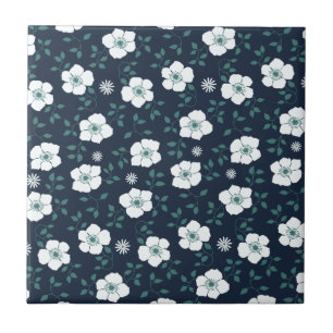 Hübsches blau-weißes Blumenmuster Fliese