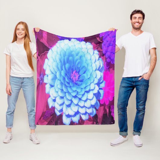 Hübsches blaues Zinnia im Lila Sommergarten Fleecedecke (Beispiel)