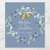 Hübsches Blue Wreath Script Elegante Custom Weddin Weinetikett (Einzelnes Label)