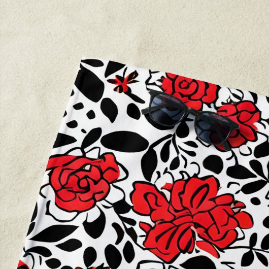 Hübsches Blumenmuster in Rot, Schwarz und Weiß Strandtuch (Beispiel)