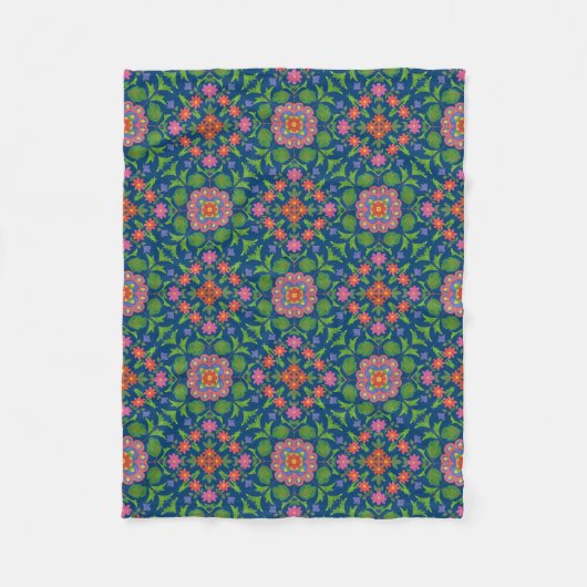 Hübsches BlumenRangoli auf tiefer blauer Fleecedecke (Vorderseite)