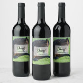 Hübsches braunes Pferd im Gras Weinetikett (Flaschen)