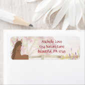 Hübsches Braunes Pferd und Blume (Insitu)