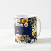 Hübsches Chamomile & Poppies Muster Personalisiert Kaffeetasse (VorderseiteRechts)
