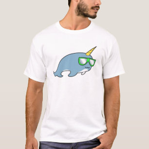 Hübsches cooles Narwhal in den Schatten T-Shirt