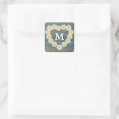 Hübsches Daisies Monogram Rustic Blue Wood Quadratischer Aufkleber (Tasche)