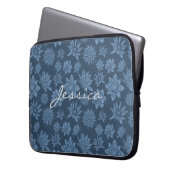 Hübsches dunkelblaues Blumenmuster Laptopschutzhülle (Vorderseite Links)