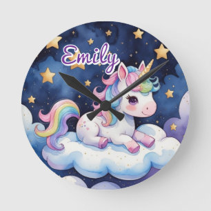 Hübsches Einhorn auf einer Wolke, editierbare Name Runde Wanduhr