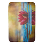 Hübsches Foto einer Lotus-Blume in einem Teich Badematte (Vorderseite Vertikal)