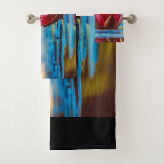 Hübsches Foto einer Lotus-Blume in einem Teich Badhandtuch Set (Insitu)