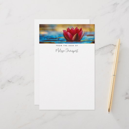 Hübsches Foto einer Lotus-Blume in einem Teich Briefpapier (Vorderseite/Rückseite Beispiel)