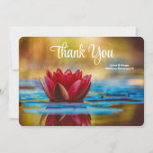 Hübsches Foto einer Lotus-Blume in einem Teich Dankeskarte (Vorderseite)