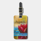 Hübsches Foto einer Lotus-Blume in einem Teich Gepäckanhänger (Vorderseite vertikal)