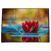 Hübsches Foto einer Lotus-Blume in einem Teich Große Geschenktüte (Vorderseite)