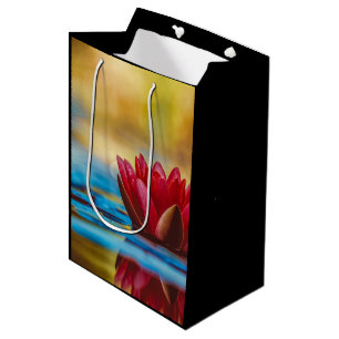 Hübsches Foto einer Lotus-Blume in einem Teich Mittlere Geschenktüte