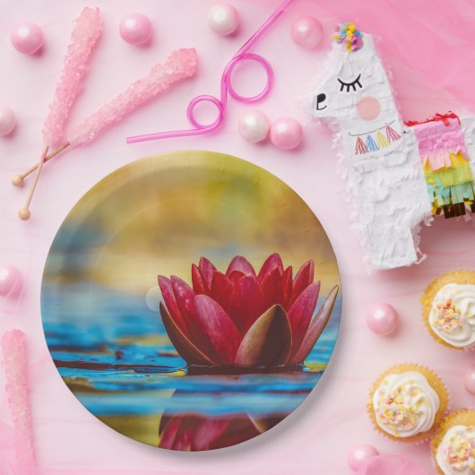 Hübsches Foto einer Lotus-Blume in einem Teich Pappteller (Party)