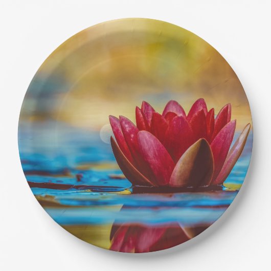 Hübsches Foto einer Lotus-Blume in einem Teich Pappteller (Vorderseite)