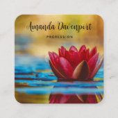 Hübsches Foto einer Lotus-Blume in einem Teich Quadratische Visitenkarte (Vorderseite)