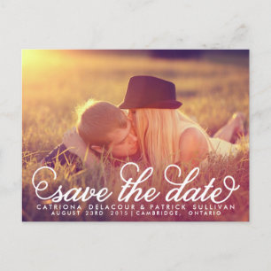 Hübsches Foto mit weißem Skript Save the Date Post Ankündigungspostkarte