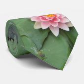Hübsches Foto von Pink und Green Lily Pad Krawatte (Gerollt)